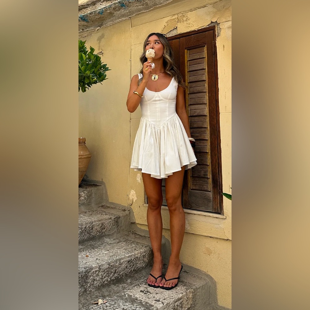 Chic White Summer Dress - Size Medium